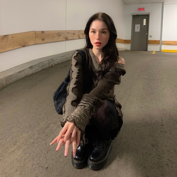 Meet your Posher, Ariane - Picture 2 of 3